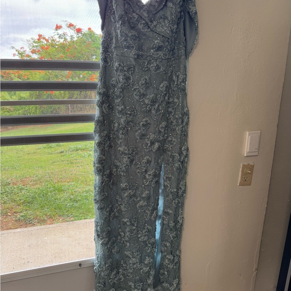 DJ-JAZ Off-Shoulder Lace Gown with Slit – Size 18 – Worn Once - Picture 5 of 15